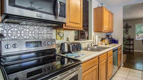 3848 Rolling Mdw Dr, Bedford TX  76021-2640 exterior