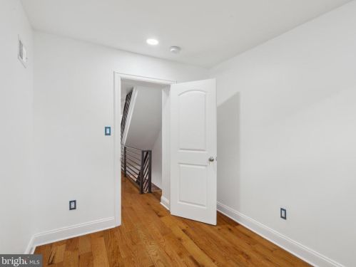 312 Manton St, Philadelphia PA  19147-5213 exterior