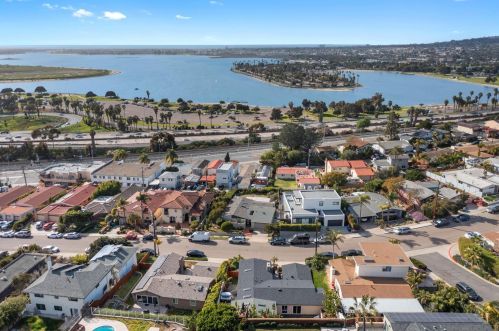 2875 Lloyd St, San Diego CA 92117-6031 exterior