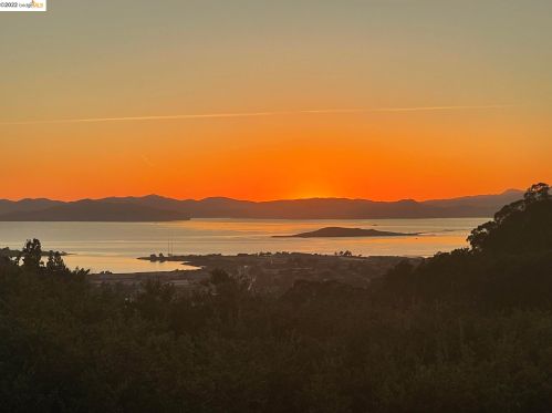 210 Amherst Ave, Berkeley CA 94708-1001 exterior