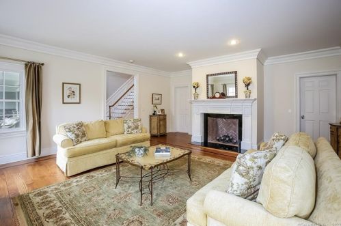 882 Silvermine Rd, New Canaan CT  06840-4332 exterior
