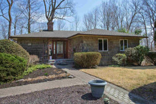 16 Worthington Ct, Kent Lakes, NY 10512-4911