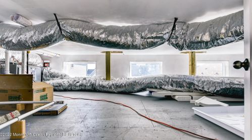 5 Fort Ave, Pelican Island NJ  08751-1512 exterior