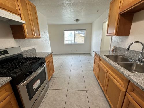 1712 Cherry Ave, Long Beach CA  90806-5821 exterior
