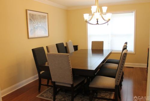 5 Independence Ct, Piscataway NJ  08854-5162 exterior