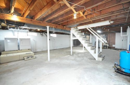 11 Hiram Ln, Bloomfield CT  06002-1224 exterior