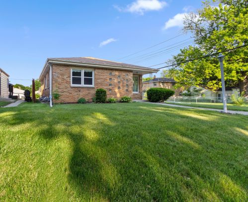 4420 73rd St, Milwaukee, WI 53218-5424