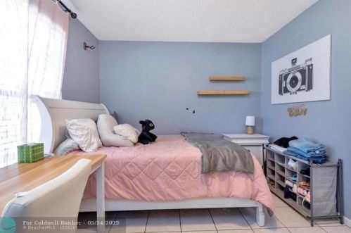 3017 179 Ave, Hollywood FL  33029-3054 exterior