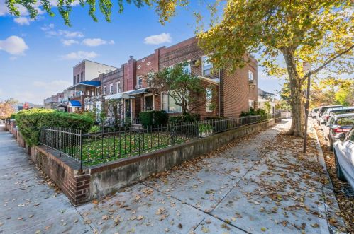 2302 23rd Ave, Long Island City, NY 11105-3444