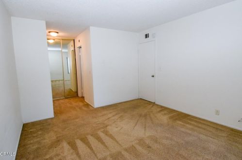 655 Holly Ave, Oxnard CA 93036-1932 exterior