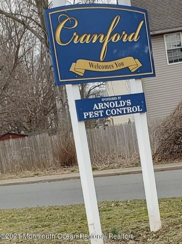 22 Crane Pkwy, Cranford NJ  07016-3459 exterior