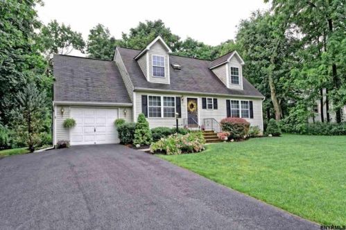 960 Birchwood Ln, Schenectady, NY 12309-3116