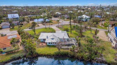 9431 Moonlight Dr, Sanibel, FL 33957-4210