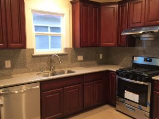 927 Castro St, San Leandro CA  94577-3433 exterior