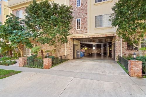 14538 Benefit St, Van Nuys, CA 91403-5500