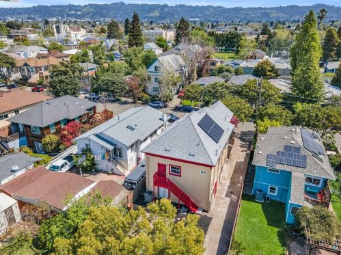 5531 Fremont St, Oakland CA 94608-2216 exterior