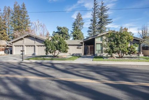 6904 Arrowwood Dr, Riverbank, CA 95367-9651