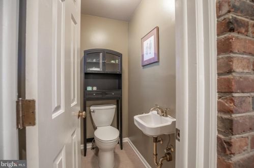 932 Queens Dr, Yardley PA  19067-4528 exterior