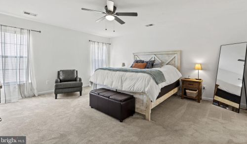 43 Stocks St, Lovettsville VA  20180-8643 exterior