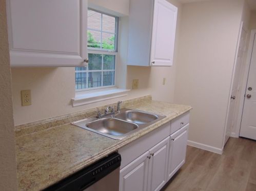3740 Dixon Ave, Dallas, TX 75210-3200