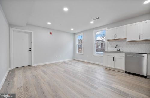 4049 Girard Ave, Philadelphia, PA 19104-1031