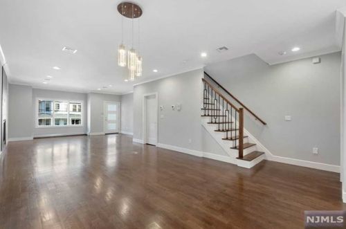 85 Washington Ave, Cliffside Park NJ  07010-3026 exterior