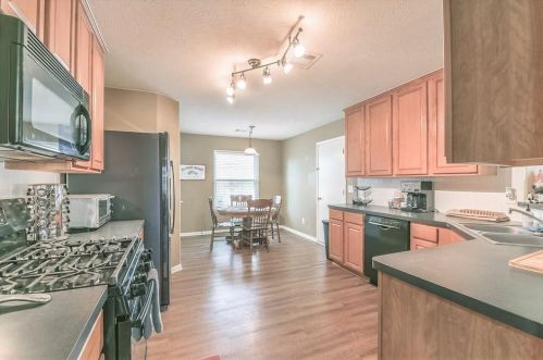 6410 Larrycrest Dr, Pearland, TX 77584-9719