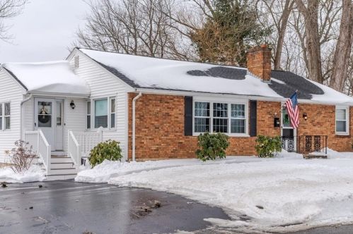 88 Standish St, Worcester, MA 01604-3233