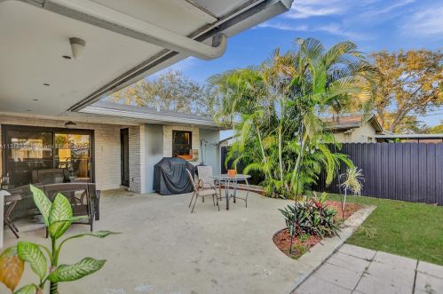 2003 37th Ave, Hollywood FL  33021-4320 exterior