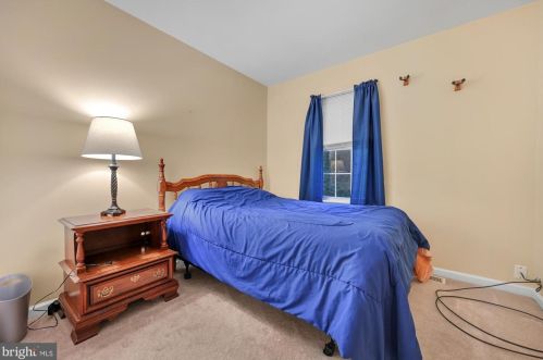 28 Deep Holw Ln, Lancaster PA  17603-7418 exterior