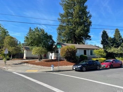 1641 Dutton Ave, Santa Rosa, CA 95401-4612
