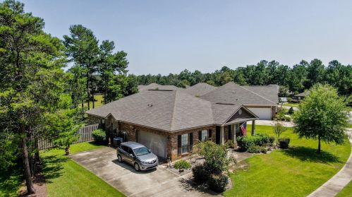 555 Camellia Ct, Freeport, FL 32439-2499