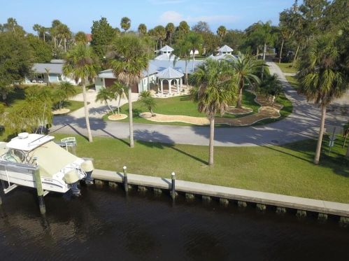 3 Cedar St, Daytona Beach FL  32127-6416 exterior