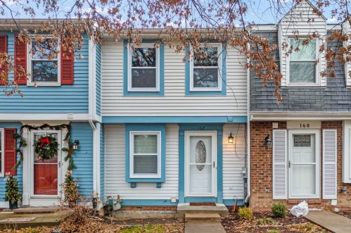 162 Olde Orchard Dr, Bridgeville, PA 15017-3212