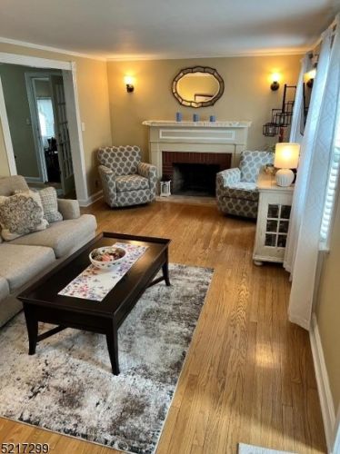 16 Haines Dr, Bloomfield NJ  07003-2906 exterior