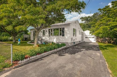 141 Decicco Rd, Waterbury, CT 06705-3477