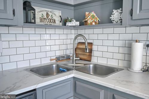 3 Fairfax Vlg, Harrisburg PA  17112-9557 exterior