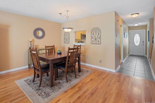 111 Jonathan Dr, Mahopac NY  10541-2209 exterior