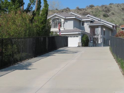 28721 Woodside Dr, Santa Clarita, CA 91390-1296