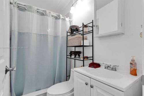 2637 9th Ct, Hialeah FL  33010-1223 exterior