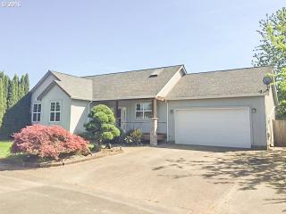 108 Mellinger Pl, Grand Island, OR 97114-7802
