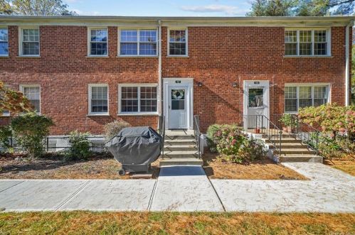 19 Fieldstone Dr, Hartsdale, NY 10530-1547