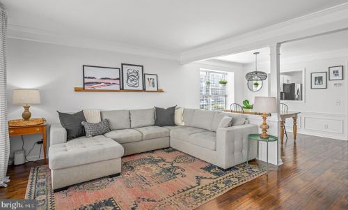 302 Hedgestone Ter, Leesburg VA  20176-4842 exterior