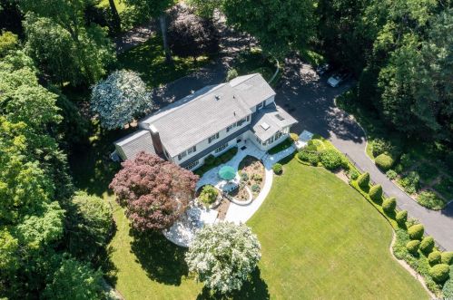 44 Horse Hollow Ct, Matinecock, NY 11560-1900
