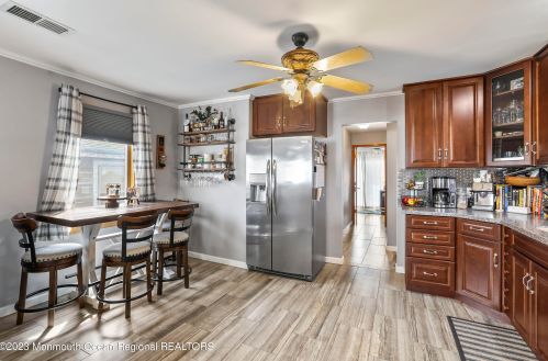 4 Krueger Pl, Middletown NJ  07748-5729 exterior