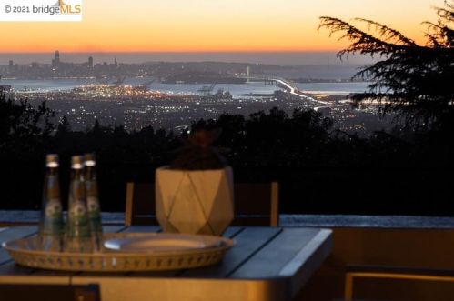 5525 Balboa Dr, Oakland CA 94611-2313 exterior