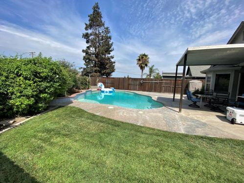 5539 Greenoaks Dr, Riverbank CA  95367-3844 exterior