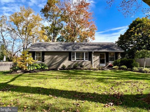 8 Orchard Ln, Norristown, PA 19403-2034