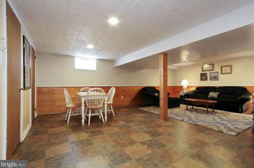 1199 Crestwood Dr, Pottstown PA 19464-2931 exterior