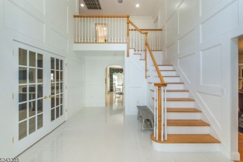 19 Marisa Ct, West Milford NJ  07480-3000 exterior